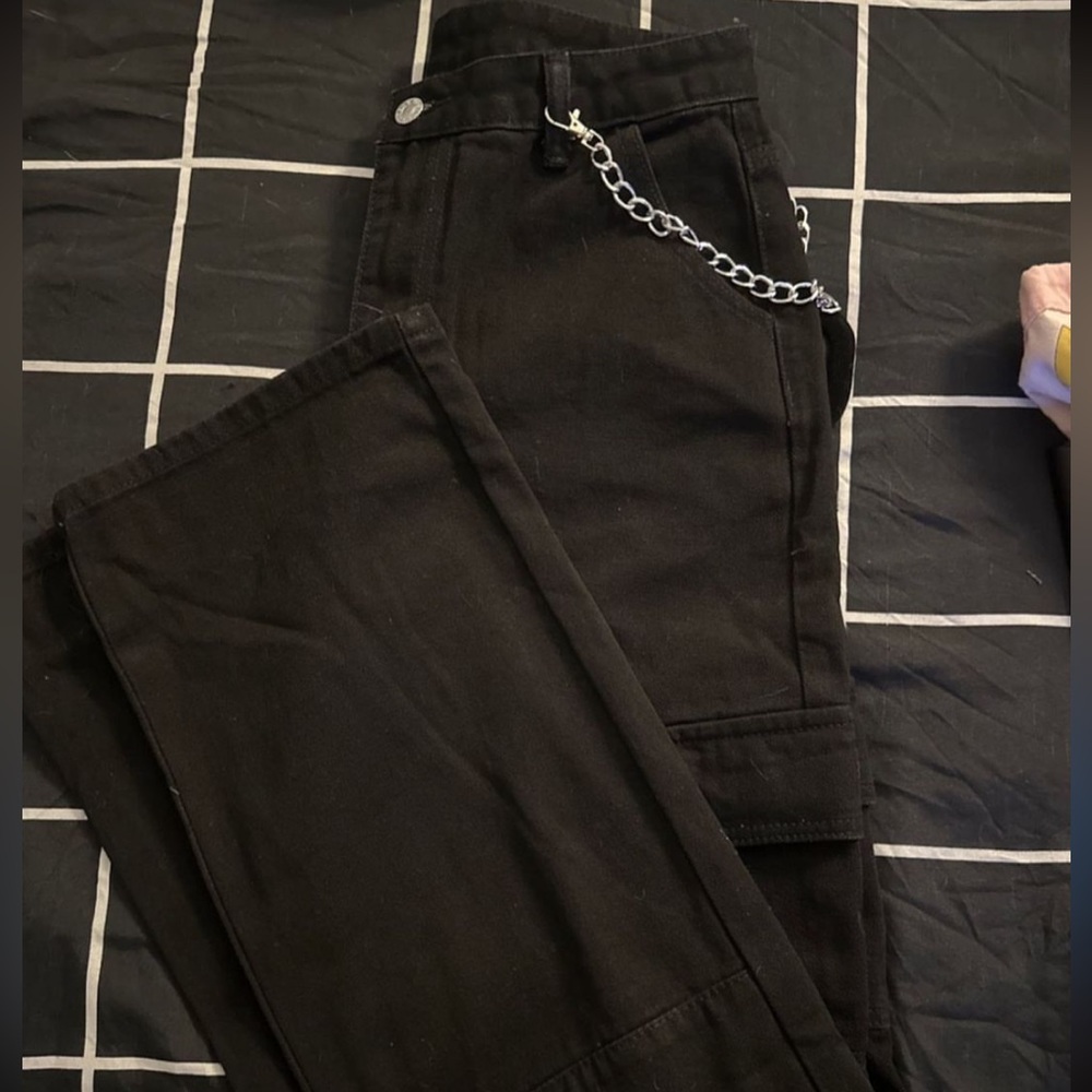 SHEIN BLACK CARGO JEANS WITH CHAIN